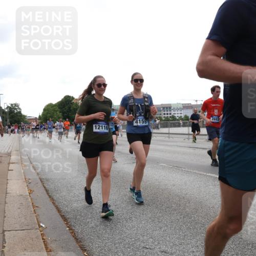 29.06.2025 - hella hamburg halbmarathon Lena Gebhardt http://msf.ph/oto/8353439 29.06.2025 10:38:48 Lombardsbrücke 4159, 12116, 2693, 56, 1232, 1390, 1451, 1721, 1791, 2113, 2151, 2524, 2534, 2576, 2660, 2693, 3010, 3094, 3095, 3216, 3286, 3307, 3323, 3635, 3636, 3726, 3745, 3777, 3841, 3927, 4028, 4139, 4155, 4159, 4257, 4259, 4260, 4316, 4320, 4410, 4883, 4964, 5085, 5089, 5155, 5617, 5684, 5735, 5913, 6062, 6112, 6695, 6696, 6875, 7117, 7148, 7263, 7371, 7561, 7692, 7849, 8367, 8783, 9708, 9974, 9977, 10072, 10554, 13060 meine-sportfotos.de