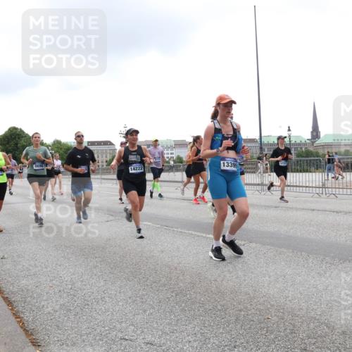 29.06.2025 - hella hamburg halbmarathon Lena Gebhardt http://msf.ph/oto/8353445 29.06.2025 10:48:01 Lombardsbrücke 9696, 9097, 14222, 13399, 12157, 1045, 1157, 1174, 1175, 1246, 1392, 1618, 1639, 1645, 1701, 1926, 2037, 2163, 2197, 2418, 2491, 2545, 2650, 2704, 2756, 2790, 2882, 2958, 3049, 3320, 3468, 3504, 3679, 3933, 4327, 4423, 4588, 4856, 5585, 5621, 5622, 5886, 5952, 7240, 7393, 7394, 7427, 7532, 7916, 7970, 8077, 8310, 8521, 8550, 8774, 9356, 9687, 9696, 9697, 9775, 9921, 10145, 10658, 10777, 10794, 10991, 11351, 11548, 11730, 11742, 11781, 11802, 11909, 12431 meine-sportfotos.de