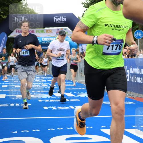 29.06.2025 - hella hamburg halbmarathon Strokosch-Dieckow http://msf.ph/oto/8353457 29.06.2025 10:52:27 Ziel 3715, 4140, 6561, 6562, 7178, 7232, 8371, 8661, 9145, 9739, 9876, 11791, 13015, 13211, 13301, 14561, 15001, 15144, 15980, 17997, 18982 meine-sportfotos.de