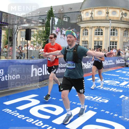 29.06.2025 - hella hamburg halbmarathon Michael Strokosch http://msf.ph/oto/8353490 29.06.2025 10:53:28 Ziel 1683, 1727, 2354, 4065, 6198, 6629, 6942, 8651, 11068, 11844, 12490, 12909, 13912, 13997, 15838, 18134 meine-sportfotos.de