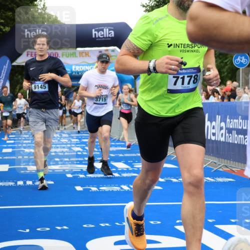 29.06.2025 - hella hamburg halbmarathon Strokosch-Dieckow http://msf.ph/oto/8353494 29.06.2025 10:52:27 Ziel 3715, 4140, 6561, 6562, 7178, 7232, 8371, 8661, 9145, 9739, 9876, 11791, 13015, 13211, 13301, 14561, 15001, 15144, 15980, 17997, 18982 meine-sportfotos.de