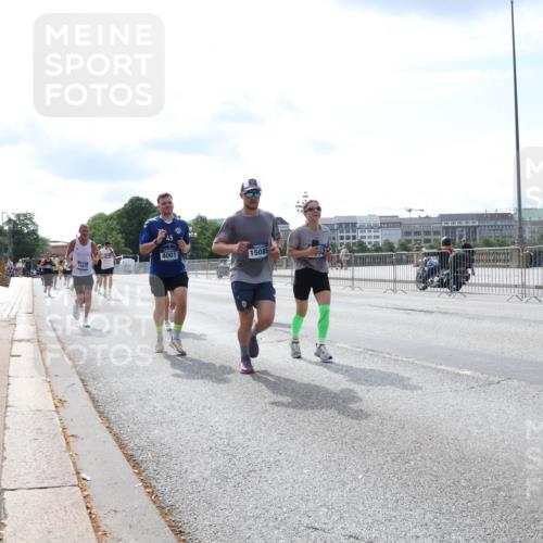 29.06.2025 - hella hamburg halbmarathon Lena Gebhardt http://msf.ph/oto/8353526 29.06.2025 10:13:51 Lombardsbrücke 10977, 4001, 15085, 1131, 1194, 1480, 1890, 2055, 2359, 2721, 2904, 2987, 3729, 4001, 4187, 4795, 4950, 4962, 5232, 5546, 5631, 5719, 6026, 6287, 6710, 6717, 6724, 7346, 7446, 7447, 7460, 7462, 7913, 8057, 8279, 8673, 9128, 9612, 9631, 9886, 10442, 10443, 10977, 11441, 11987, 12313, 12797, 12928, 12929, 13331, 13788, 13928, 15085, 15482, 15663, 15721, 15722, 15840, 16491, 17439, 17472, 17985, 18041, 18222, 18231, 18236, 18239 meine-sportfotos.de