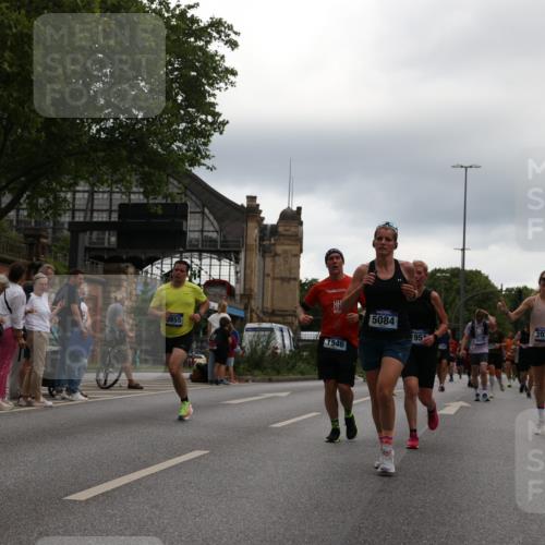 29.06.2025 - hella hamburg halbmarathon Yannick Fuchs http://msf.ph/oto/8353554 29.06.2025 10:52:55 20KM 1285, 1642, 1946, 1951, 2006, 2027, 2677, 2855, 3181, 5084, 5347, 5633, 6202, 6208, 6636, 6860, 6997, 7476, 8290, 8392, 8929, 9156, 9353, 9655, 9835, 10036, 10539, 10915, 12633, 12809, 13407, 14375, 14631, 14914, 15240, 15263, 15824, 16160, 16206, 16409, 16563, 16922, 16924, 17017, 17346, 17782, 17810, 17852, 17931, 18112, 18153, 18232, 18266, 18327, 18556, 18682, 18730, 18833, 18954, 19002, 19003 meine-sportfotos.de