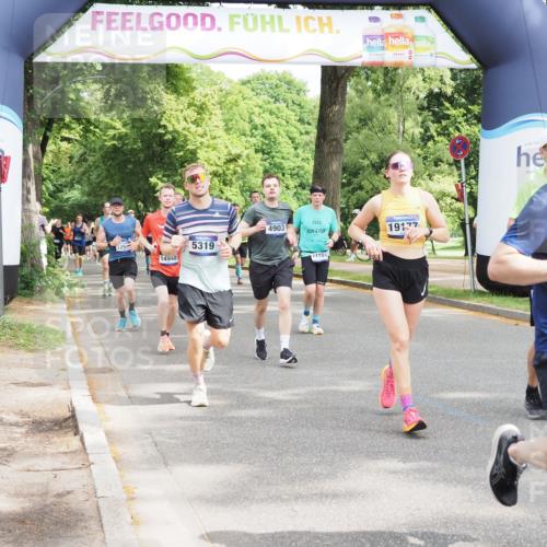29.06.2025 - hella hamburg halbmarathon MichiJ http://msf.ph/oto/8353616 29.06.2025 10:41:37 Zwischen KM18-KM19 1410, 2354, 3791, 3945, 4419, 4903, 5319, 6260, 7973, 8394, 8514, 8772, 8798, 11184, 11231, 12362, 12489, 13912, 15300, 15838, 16047, 16110, 16574, 16630, 17734, 17803, 17842, 19177 meine-sportfotos.de
