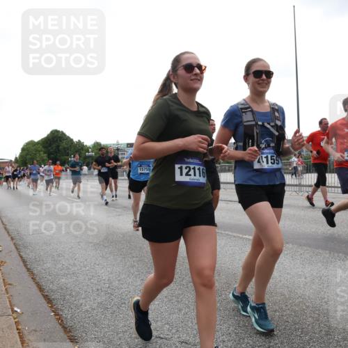 29.06.2025 - hella hamburg halbmarathon Lena Gebhardt http://msf.ph/oto/8353670 29.06.2025 10:38:49 Lombardsbrücke 15755, 12116, 4159, 2693, 56, 1232, 1390, 1451, 1721, 1791, 2151, 2524, 2534, 2576, 2660, 2693, 3094, 3095, 3216, 3286, 3307, 3323, 3726, 3745, 3777, 3841, 3927, 4028, 4139, 4155, 4159, 4257, 4259, 4260, 4316, 4320, 4410, 4883, 4964, 5085, 5089, 5155, 5617, 5684, 5735, 5913, 6062, 6112, 6611, 6695, 6696, 6875, 7117, 7148, 7263, 7371, 7561, 7692, 7849, 8367, 8783, 9708, 9974, 9977, 10072, 10554, 13060 meine-sportfotos.de
