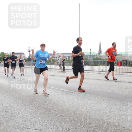 29.06.2025 - hella hamburg halbmarathon Lena Gebhardt http://msf.ph/oto/8353814 29.06.2025 10:38:50 Lombardsbrücke 15755, 12072, 3726, 56, 1232, 1390, 1451, 1721, 2151, 2524, 2534, 2576, 2660, 2693, 3094, 3095, 3216, 3286, 3307, 3323, 3726, 3745, 3777, 3841, 3927, 4028, 4139, 4155, 4159, 4257, 4259, 4260, 4316, 4320, 4410, 4883, 4964, 5085, 5089, 5155, 5617, 5684, 5735, 5913, 6062, 6112, 6611, 6695, 6696, 6875, 7117, 7148, 7263, 7371, 7561, 7589, 7692, 7849, 8367, 8457, 8783, 9708, 9974, 9977, 10072, 10554, 13060 meine-sportfotos.de