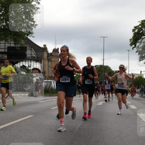 29.06.2025 - hella hamburg halbmarathon Yannick Fuchs http://msf.ph/oto/8353825 29.06.2025 10:52:55 20KM 1285, 1642, 1946, 1951, 2006, 2027, 2677, 2855, 3181, 5084, 5347, 5633, 6202, 6208, 6636, 6860, 6997, 7476, 8290, 8392, 8929, 9156, 9353, 9655, 9835, 10036, 10539, 10915, 12633, 12809, 13407, 14375, 14631, 14914, 15240, 15263, 15824, 16160, 16206, 16409, 16563, 16922, 16924, 17017, 17346, 17782, 17810, 17852, 17931, 18112, 18153, 18232, 18266, 18327, 18556, 18682, 18730, 18833, 18954, 19002, 19003 meine-sportfotos.de