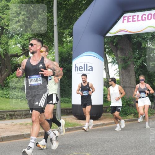 29.06.2025 - hella hamburg halbmarathon KatJ http://msf.ph/oto/8353935 29.06.2025 10:21:36 Zwischen KM18-KM19 1686, 5070, 7965 meine-sportfotos.de