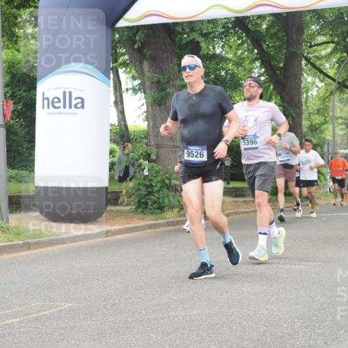 29.06.2025 - hella hamburg halbmarathon KatJ http://msf.ph/oto/8353952 29.06.2025 10:51:29 Zwischen KM18-KM19 1194, 1702, 1992, 2298, 2782, 2979, 4542, 5396, 6585, 6907, 6908, 7042, 7081, 8520, 8561 meine-sportfotos.de