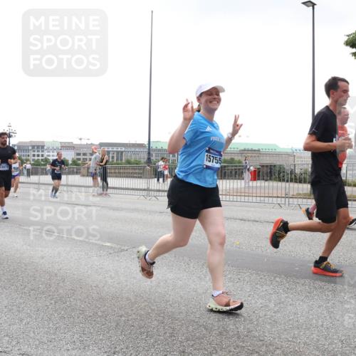 29.06.2025 - hella hamburg halbmarathon Lena Gebhardt http://msf.ph/oto/8354000 29.06.2025 10:38:50 Lombardsbrücke 16346, 12072, 15755, 56, 1232, 1390, 1451, 1721, 2151, 2524, 2534, 2576, 2660, 2693, 3094, 3095, 3216, 3286, 3307, 3323, 3726, 3745, 3777, 3841, 3927, 4028, 4139, 4155, 4159, 4257, 4259, 4260, 4316, 4320, 4410, 4883, 4964, 5085, 5089, 5155, 5617, 5684, 5735, 5913, 6062, 6112, 6611, 6695, 6696, 6875, 7117, 7148, 7263, 7371, 7561, 7589, 7692, 7849, 8367, 8457, 8783, 9708, 9974, 9977, 10072, 10554, 13060 meine-sportfotos.de