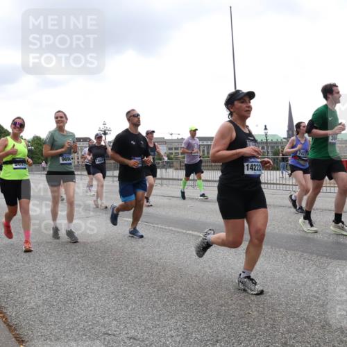 29.06.2025 - hella hamburg halbmarathon Lena Gebhardt http://msf.ph/oto/8354068 29.06.2025 10:48:02 Lombardsbrücke 4856, 1635, 9091, 9696, 14222, 7427, 304, 1045, 1157, 1174, 1175, 1246, 1392, 1618, 1639, 1645, 1701, 1926, 2037, 2163, 2197, 2418, 2491, 2545, 2650, 2704, 2756, 2790, 2882, 2958, 3049, 3320, 3468, 3504, 3679, 3933, 4327, 4423, 4588, 4856, 5585, 5781, 5886, 5952, 6143, 7240, 7393, 7394, 7427, 7532, 7916, 7970, 8077, 8310, 8521, 8550, 8774, 9356, 9687, 9696, 9697, 9775, 9921, 10145, 10658, 10777, 10794, 10991, 11351, 11548, 11742, 11781, 11802, 11909, 12431 meine-sportfotos.de