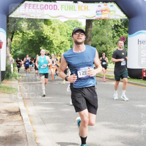 29.06.2025 - hella hamburg halbmarathon MichiJ http://msf.ph/oto/8354071 29.06.2025 10:41:40 Zwischen KM18-KM19 1327, 1410, 2354, 3791, 4903, 5319, 6260, 7973, 8394, 8514, 11184, 12362, 12489, 12526, 12584, 13912, 14948, 16047, 16110, 16375, 16868, 17734, 17803, 19177 meine-sportfotos.de