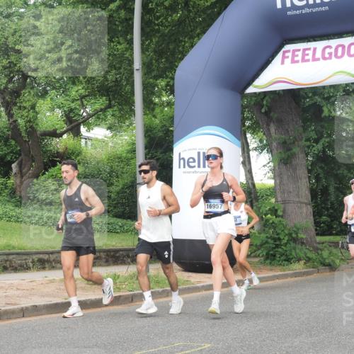 29.06.2025 - hella hamburg halbmarathon KatJ http://msf.ph/oto/8354079 29.06.2025 10:21:37 Zwischen KM18-KM19 1686, 5070, 7793, 7965 meine-sportfotos.de