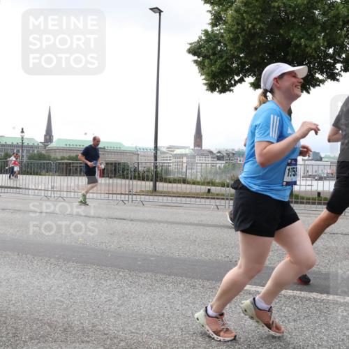 29.06.2025 - hella hamburg halbmarathon Lena Gebhardt http://msf.ph/oto/8354080 29.06.2025 10:38:51 Lombardsbrücke 195, 56, 1232, 1390, 1451, 1721, 2151, 2524, 2534, 2576, 2660, 2693, 3094, 3095, 3216, 3307, 3323, 3726, 3745, 3777, 3841, 3927, 4028, 4139, 4155, 4159, 4257, 4259, 4260, 4316, 4320, 4410, 4883, 4964, 5085, 5089, 5155, 5617, 5684, 5735, 5913, 6062, 6112, 6611, 6695, 6696, 6875, 7117, 7148, 7263, 7371, 7561, 7589, 7692, 7849, 8367, 8457, 8783, 9708, 9974, 9977, 10072, 10554, 13060 meine-sportfotos.de