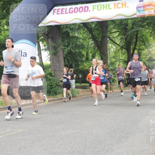 29.06.2025 - hella hamburg halbmarathon KatJ http://msf.ph/oto/8354083 29.06.2025 10:51:32 Zwischen KM18-KM19 1863, 2298, 2782, 5396, 6585, 6907, 6908, 7042 meine-sportfotos.de