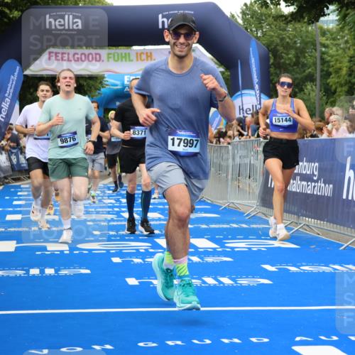 29.06.2025 - hella hamburg halbmarathon Strokosch-Dieckow http://msf.ph/oto/8354088 29.06.2025 10:52:23 Ziel 3715, 4140, 4419, 4587, 6164, 7178, 7232, 7896, 8371, 8661, 9145, 9876, 11791, 13015, 13211, 13707, 14561, 15144, 15446, 15980, 17773, 17997 meine-sportfotos.de