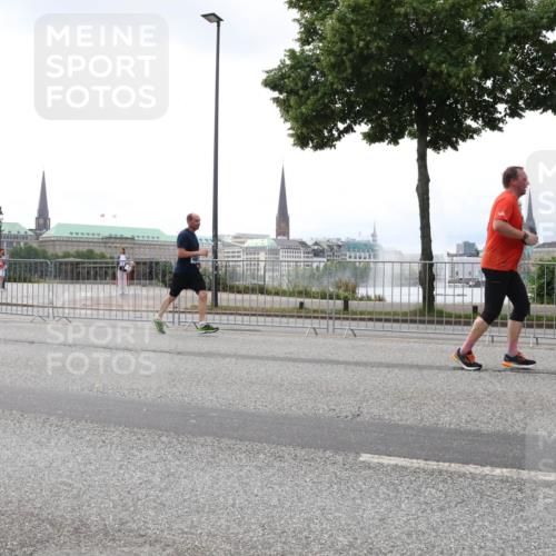 29.06.2025 - hella hamburg halbmarathon Lena Gebhardt http://msf.ph/oto/8354108 29.06.2025 10:38:51 Lombardsbrücke 56, 1232, 1390, 1451, 1721, 2151, 2524, 2534, 2576, 2660, 2693, 3094, 3095, 3216, 3307, 3323, 3726, 3745, 3777, 3841, 3927, 4028, 4139, 4155, 4159, 4257, 4259, 4260, 4316, 4320, 4410, 4883, 4964, 5085, 5089, 5155, 5617, 5684, 5735, 5913, 6062, 6112, 6611, 6695, 6696, 6875, 7117, 7148, 7263, 7371, 7561, 7589, 7692, 7849, 8367, 8457, 8783, 9708, 9974, 9977, 10072, 10554, 13060 meine-sportfotos.de