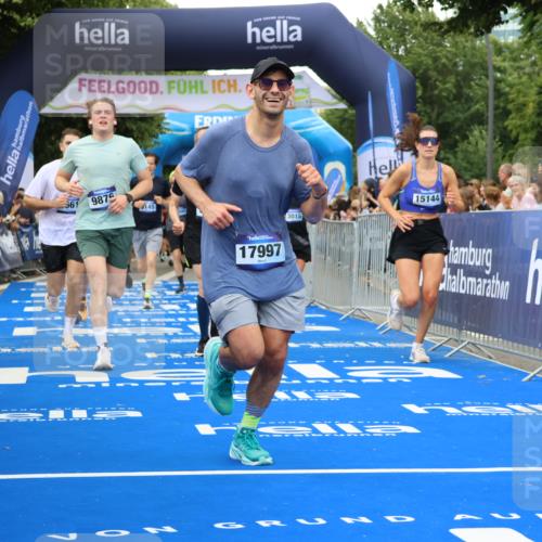 29.06.2025 - hella hamburg halbmarathon Strokosch-Dieckow http://msf.ph/oto/8354173 29.06.2025 10:52:23 Ziel 3715, 4140, 4419, 4587, 6164, 7178, 7232, 7896, 8371, 8661, 9145, 9876, 11791, 13015, 13211, 13707, 14561, 15144, 15446, 15980, 17773, 17997 meine-sportfotos.de