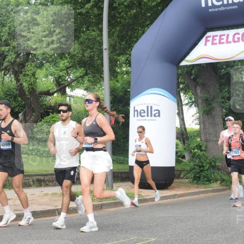 29.06.2025 - hella hamburg halbmarathon KatJ http://msf.ph/oto/8354178 29.06.2025 10:21:37 Zwischen KM18-KM19 1686, 5070, 7793, 7965 meine-sportfotos.de