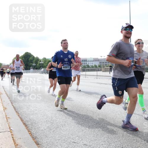 29.06.2025 - hella hamburg halbmarathon Lena Gebhardt http://msf.ph/oto/8354184 29.06.2025 10:13:52 Lombardsbrücke 10977, 5719, 45, 4001, 18, 1131, 1194, 1480, 1890, 2055, 2359, 2721, 2904, 2987, 4001, 4032, 4187, 4795, 4950, 4962, 5232, 5546, 5631, 5719, 6026, 6287, 6710, 6717, 6724, 7446, 7447, 7460, 7462, 7913, 8057, 8279, 8673, 9128, 9612, 9631, 9886, 10442, 10443, 10977, 11441, 11987, 12313, 12797, 12928, 12929, 12938, 13331, 13788, 13928, 15085, 15482, 15663, 15721, 15722, 15840, 16491, 17439, 17472, 17985, 18041, 18222, 18231, 18236, 18239 meine-sportfotos.de