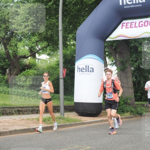 29.06.2025 - hella hamburg halbmarathon KatJ http://msf.ph/oto/8354277 29.06.2025 10:21:38 Zwischen KM18-KM19 51, 1686, 7793, 7965 meine-sportfotos.de