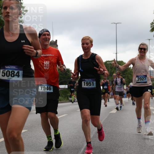 29.06.2025 - hella hamburg halbmarathon Yannick Fuchs http://msf.ph/oto/8354279 29.06.2025 10:52:56 20KM 1285, 1642, 1946, 1951, 2006, 2027, 2677, 2855, 2957, 2978, 3181, 5084, 5347, 5633, 6202, 6208, 6636, 6860, 6997, 7476, 8290, 8392, 8929, 9156, 9353, 9655, 9835, 10036, 10539, 10915, 12633, 12809, 13407, 14375, 14631, 14914, 15240, 15263, 15824, 16160, 16206, 16409, 16563, 16922, 16924, 17017, 17346, 17782, 17810, 17852, 17931, 18112, 18153, 18232, 18266, 18327, 18556, 18730, 18833, 18954, 19002, 19003 meine-sportfotos.de