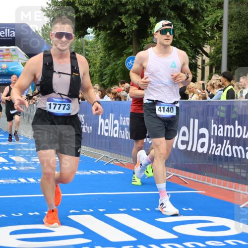 29.06.2025 - hella hamburg halbmarathon Strokosch-Dieckow http://msf.ph/oto/8354342 29.06.2025 10:52:20 Ziel 4140, 4419, 4587, 4837, 5087, 5482, 6164, 7178, 7896, 8371, 8661, 9074, 9876, 11791, 13015, 13211, 13707, 15144, 15446, 17773, 17997 meine-sportfotos.de