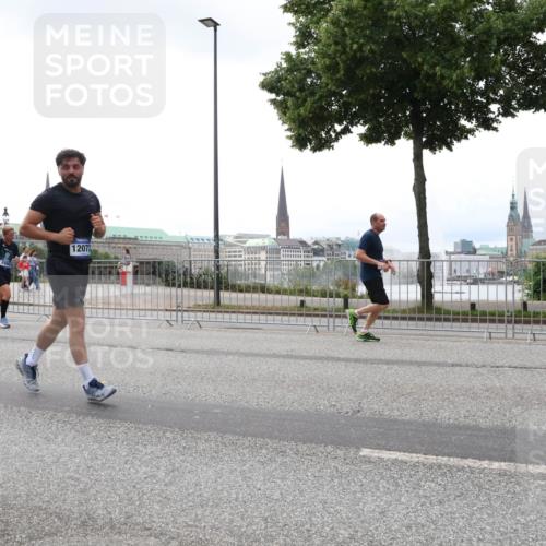 29.06.2025 - hella hamburg halbmarathon Lena Gebhardt http://msf.ph/oto/8354343 29.06.2025 10:38:52 Lombardsbrücke 12072, 56, 1232, 1390, 1451, 1721, 2151, 2524, 2534, 2571, 2576, 2660, 2693, 2998, 3216, 3307, 3323, 3726, 3745, 3777, 3841, 3927, 4028, 4139, 4155, 4159, 4257, 4259, 4260, 4316, 4320, 4410, 4883, 4964, 5085, 5089, 5155, 5617, 5684, 5735, 5913, 6062, 6112, 6611, 6695, 6696, 6875, 7117, 7148, 7263, 7371, 7561, 7589, 7692, 7815, 7849, 8367, 8457, 8783, 9708, 9974, 9977, 10072, 10315, 10554, 13060 meine-sportfotos.de