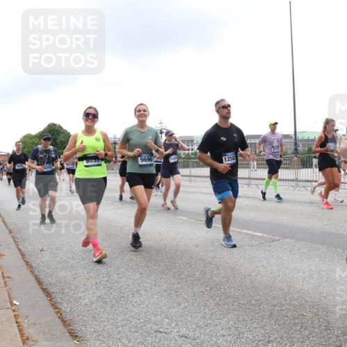 29.06.2025 - hella hamburg halbmarathon Lena Gebhardt http://msf.ph/oto/8354366 29.06.2025 10:48:03 Lombardsbrücke 4856, 16356, 969, 9696, 1480, 12582, 8774, 14222, 1045, 1157, 1174, 1175, 1246, 1392, 1618, 1639, 1645, 1701, 1926, 2037, 2163, 2197, 2418, 2491, 2545, 2650, 2704, 2756, 2790, 2882, 2958, 3049, 3320, 3468, 3504, 3679, 3933, 4327, 4423, 4588, 4856, 5585, 5781, 5886, 5952, 6143, 7240, 7393, 7394, 7427, 7532, 7916, 7970, 8077, 8310, 8521, 8550, 8774, 9356, 9687, 9696, 9697, 9775, 9921, 10145, 10658, 10777, 10794, 10991, 11548, 11742, 11781, 11802, 11909, 12431 meine-sportfotos.de