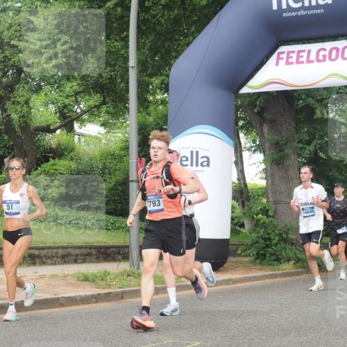 29.06.2025 - hella hamburg halbmarathon KatJ http://msf.ph/oto/8354397 29.06.2025 10:21:38 Zwischen KM18-KM19 51, 1686, 7793, 7965 meine-sportfotos.de