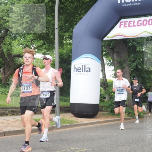29.06.2025 - hella hamburg halbmarathon KatJ http://msf.ph/oto/8354441 29.06.2025 10:21:39 Zwischen KM18-KM19 51, 1686, 6358, 7793, 7965 meine-sportfotos.de