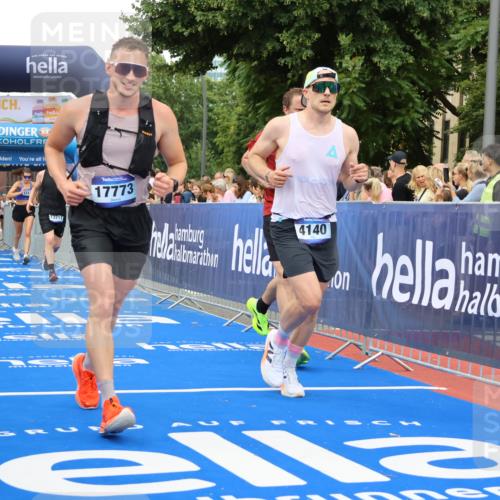 29.06.2025 - hella hamburg halbmarathon Strokosch-Dieckow http://msf.ph/oto/8354509 29.06.2025 10:52:20 Ziel 4140, 4419, 4587, 4837, 5087, 5482, 6164, 7178, 7896, 8371, 8661, 9074, 9876, 11791, 13015, 13211, 13707, 15144, 15446, 17773, 17997 meine-sportfotos.de