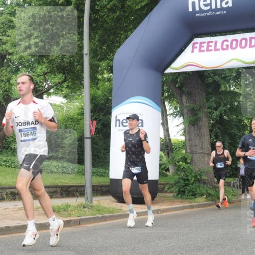 29.06.2025 - hella hamburg halbmarathon KatJ http://msf.ph/oto/8354545 29.06.2025 10:21:40 Zwischen KM18-KM19 51, 6358, 7793 meine-sportfotos.de