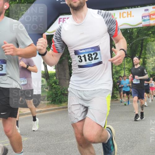 29.06.2025 - hella hamburg halbmarathon KatJ http://msf.ph/oto/8354585 29.06.2025 10:51:36 Zwischen KM18-KM19 1863, 3039, 3182, 3248, 5396, 6100, 7042 meine-sportfotos.de