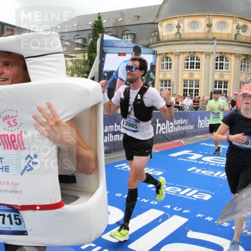 29.06.2025 - hella hamburg halbmarathon Michael Strokosch http://msf.ph/oto/8354637 29.06.2025 10:53:44 Ziel 1502, 2058, 2082, 2518, 2630, 3819, 5399, 6762, 8335, 10549, 10895, 11588, 11589, 11604, 12632, 13865, 14702, 14818, 15061, 15441, 15856, 16092, 17482, 18143, 18514, 18666, 18715 meine-sportfotos.de