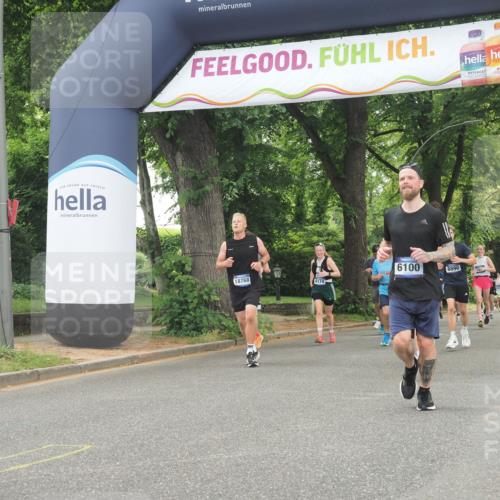 29.06.2025 - hella hamburg halbmarathon KatJ http://msf.ph/oto/8354681 29.06.2025 10:51:37 Zwischen KM18-KM19 1863, 3039, 3182, 3248, 6100, 7042 meine-sportfotos.de