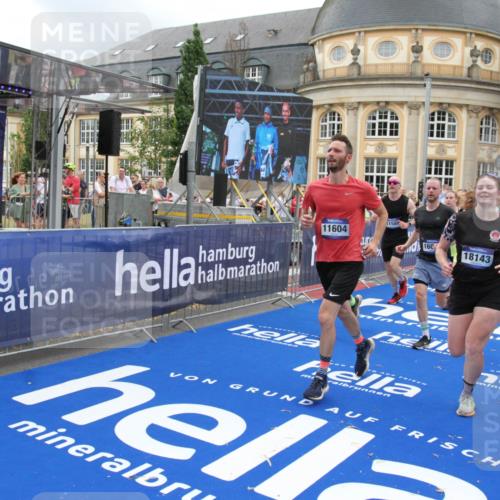 29.06.2025 - hella hamburg halbmarathon Michael Strokosch http://msf.ph/oto/8354687 29.06.2025 10:53:45 Ziel 1502, 2058, 2082, 2518, 2630, 3819, 5399, 6762, 6877, 8285, 8335, 10549, 10895, 11588, 11589, 11604, 12632, 13865, 14702, 14818, 15061, 15441, 16092, 17482, 18143, 18514, 18666, 18715 meine-sportfotos.de