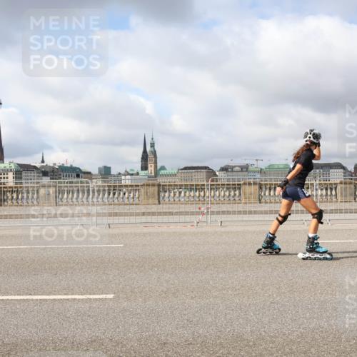 29.06.2025 - hella hamburg halbmarathon Lena Gebhardt http://msf.ph/oto/8354771 29.06.2025 09:09:27 Lombardsbrücke  meine-sportfotos.de