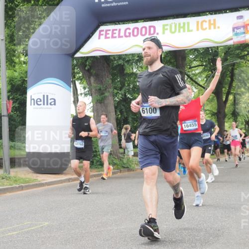 29.06.2025 - hella hamburg halbmarathon KatJ http://msf.ph/oto/8354805 29.06.2025 10:51:38 Zwischen KM18-KM19 1863, 3039, 3182, 3248, 6100, 6174 meine-sportfotos.de