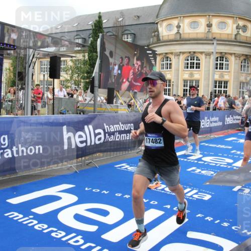 29.06.2025 - hella hamburg halbmarathon Michael Strokosch http://msf.ph/oto/8354837 29.06.2025 10:53:48 Ziel 1422, 2058, 2082, 2518, 5399, 5607, 6260, 6877, 7177, 8285, 8335, 9922, 10529, 10895, 11588, 11589, 11604, 14702, 14818, 15441, 15502, 16092, 17482, 17740, 18143, 18249, 18487, 18514, 18759 meine-sportfotos.de