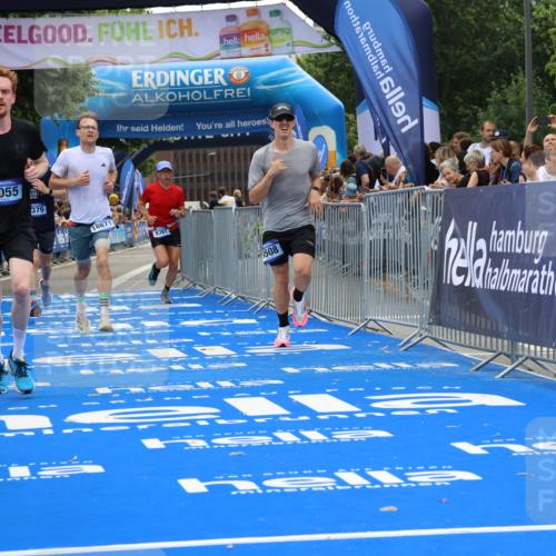 29.06.2025 - hella hamburg halbmarathon Strokosch-Dieckow http://msf.ph/oto/8354894 29.06.2025 10:30:44 Ziel 3379, 7055, 7481, 7880, 9381, 9508, 17322, 18235, 18871 meine-sportfotos.de