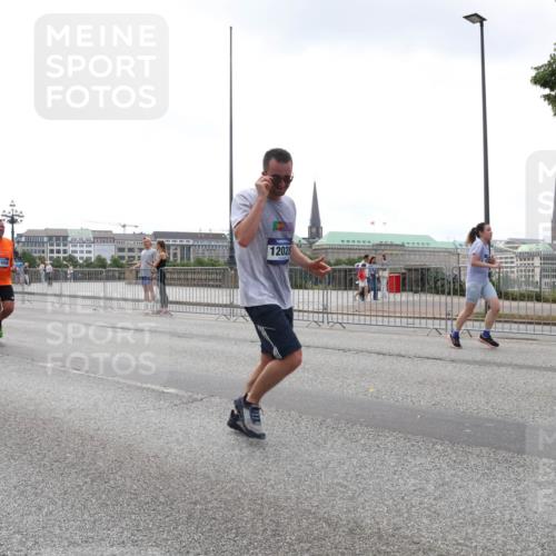29.06.2025 - hella hamburg halbmarathon Lena Gebhardt http://msf.ph/oto/8354900 29.06.2025 10:38:55 Lombardsbrücke 12722, 11059, 12028, 945, 56, 1232, 1390, 1451, 1721, 1760, 2524, 2534, 2571, 2574, 2576, 2660, 2693, 2893, 2998, 3216, 3307, 3323, 3726, 3745, 3927, 4028, 4139, 4155, 4257, 4259, 4260, 4316, 4320, 4410, 4964, 5085, 5089, 5155, 5617, 5684, 5913, 6062, 6112, 6611, 6695, 6696, 6875, 7117, 7148, 7263, 7371, 7561, 7589, 7692, 7815, 7849, 8367, 8457, 8783, 9446, 9708, 9974, 9977, 10001, 10072, 10315, 10554, 13060 meine-sportfotos.de