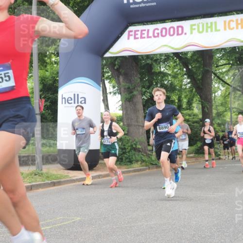 29.06.2025 - hella hamburg halbmarathon KatJ http://msf.ph/oto/8354980 29.06.2025 10:51:39 Zwischen KM18-KM19 1863, 3039, 3182, 3248, 6100, 6174 meine-sportfotos.de