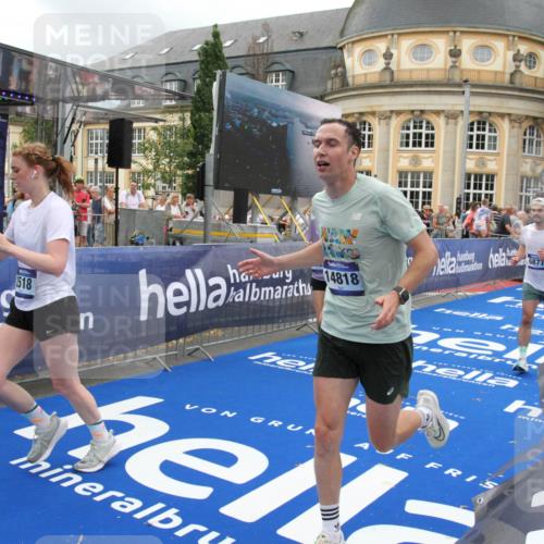 29.06.2025 - hella hamburg halbmarathon Michael Strokosch http://msf.ph/oto/8354995 29.06.2025 10:53:50 Ziel 1422, 2082, 2518, 5607, 6260, 6877, 7177, 8285, 8335, 9922, 10529, 10891, 14026, 14702, 14818, 15502, 17482, 17740, 18249, 18487, 18514, 18759 meine-sportfotos.de