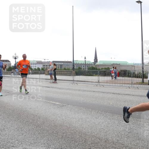 29.06.2025 - hella hamburg halbmarathon Lena Gebhardt http://msf.ph/oto/8355002 29.06.2025 10:38:56 Lombardsbrücke 12722, 17333, 11059, 12, 56, 1232, 1390, 1451, 1721, 1760, 2524, 2534, 2571, 2574, 2576, 2660, 2693, 2893, 2998, 3216, 3307, 3323, 3726, 3745, 3927, 4028, 4139, 4155, 4257, 4259, 4260, 4316, 4320, 4410, 4964, 5617, 5684, 5913, 6062, 6112, 6611, 6695, 6696, 6875, 7148, 7263, 7371, 7506, 7561, 7589, 7692, 7815, 7849, 8367, 8457, 8783, 9446, 9708, 9974, 9977, 10001, 10072, 10315, 10516, 10554, 13060 meine-sportfotos.de