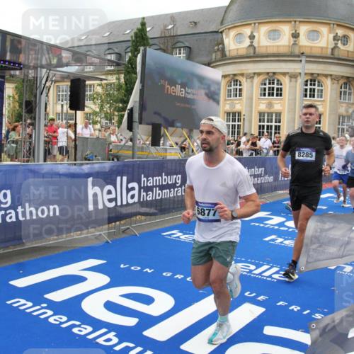29.06.2025 - hella hamburg halbmarathon Michael Strokosch http://msf.ph/oto/8355028 29.06.2025 10:53:52 Ziel 1422, 1706, 1870, 2518, 5607, 6260, 6877, 7177, 8285, 8335, 9922, 10529, 10891, 12413, 14026, 14818, 15502, 16538, 17740, 18249, 18418, 18487, 18759, 18915, 19177 meine-sportfotos.de