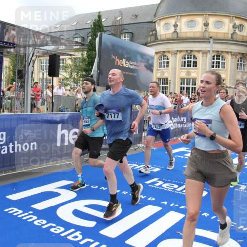29.06.2025 - hella hamburg halbmarathon Michael Strokosch http://msf.ph/oto/8355135 29.06.2025 10:53:53 Ziel 1422, 1706, 1870, 5607, 6260, 6877, 7177, 7395, 8285, 8335, 9922, 10529, 10891, 12413, 14026, 15502, 16538, 17740, 18249, 18418, 18487, 18759, 18831, 18915, 19177 meine-sportfotos.de
