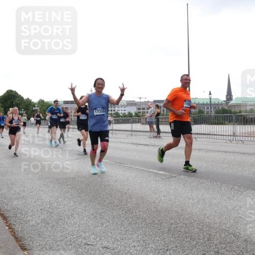 29.06.2025 - hella hamburg halbmarathon Lena Gebhardt http://msf.ph/oto/8355151 29.06.2025 10:38:57 Lombardsbrücke 8367, 12722, 7263, 14557, 17333, 1105, 56, 1232, 1390, 1451, 1721, 1760, 2524, 2534, 2571, 2574, 2576, 2660, 2693, 2893, 2998, 3216, 3307, 3323, 3726, 3745, 3927, 4028, 4139, 4155, 4257, 4259, 4260, 4316, 4320, 4410, 4964, 5617, 5684, 5913, 6062, 6112, 6611, 6695, 6696, 6875, 7148, 7263, 7341, 7371, 7506, 7561, 7589, 7692, 7815, 7849, 8367, 8457, 8783, 9420, 9446, 9708, 9974, 9977, 10001, 10072, 10315, 10516, 10554, 13060 meine-sportfotos.de