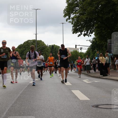 29.06.2025 - hella hamburg halbmarathon Yannick Fuchs http://msf.ph/oto/8355185 29.06.2025 10:52:59 20KM 1285, 1642, 1946, 1951, 2006, 2027, 2584, 2677, 2855, 2957, 2978, 3181, 3983, 4088, 4592, 5084, 5347, 5633, 6202, 6208, 6636, 6860, 6997, 7223, 7476, 8290, 8392, 8929, 9156, 9353, 9655, 10036, 10759, 10915, 10943, 12633, 13407, 14375, 14631, 14914, 15240, 15263, 15824, 16160, 16206, 16341, 16563, 16922, 16924, 17017, 17346, 17782, 17810, 17852, 17931, 18112, 18153, 18232, 18266, 18327, 18556, 18730, 18954 meine-sportfotos.de