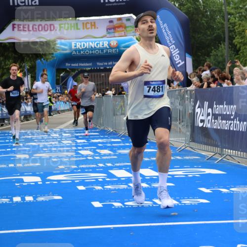29.06.2025 - hella hamburg halbmarathon Strokosch-Dieckow http://msf.ph/oto/8355189 29.06.2025 10:30:42 Ziel 2851, 3379, 7055, 7481, 9381, 9508, 17322, 18235, 18871 meine-sportfotos.de